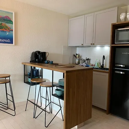Climatise Avec Vue Panoramique Sur La Baie D'agay Apartmán