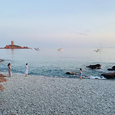 Climatise Avec Vue Panoramique Sur La Baie D'agay *